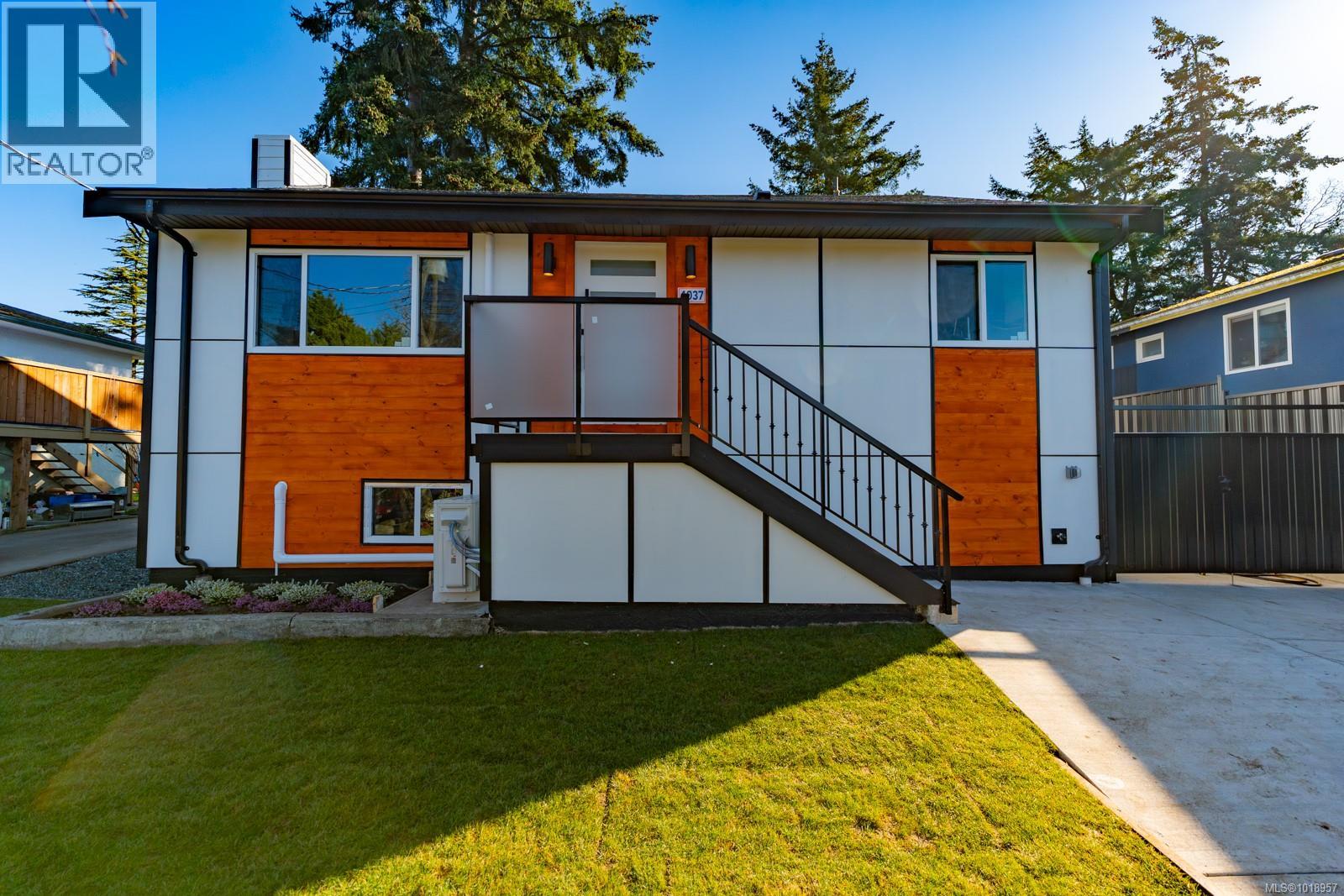  4037 Lakehill Place, Saanich