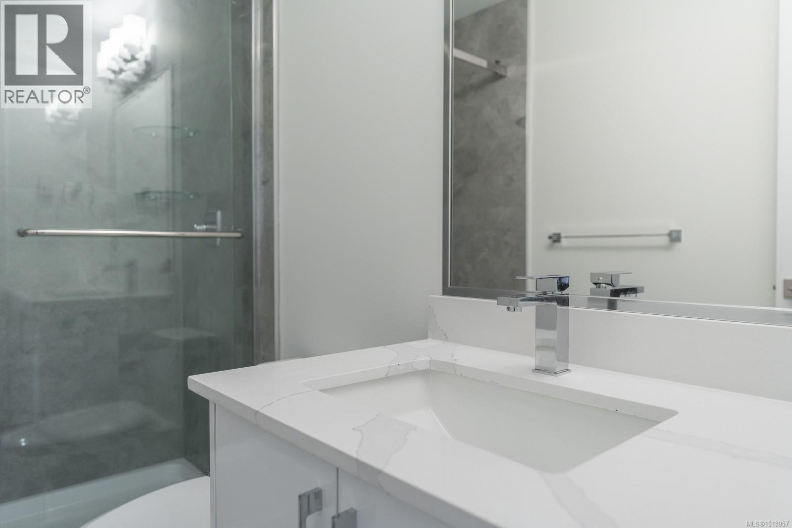  4037 Lakehill Place, Saanich