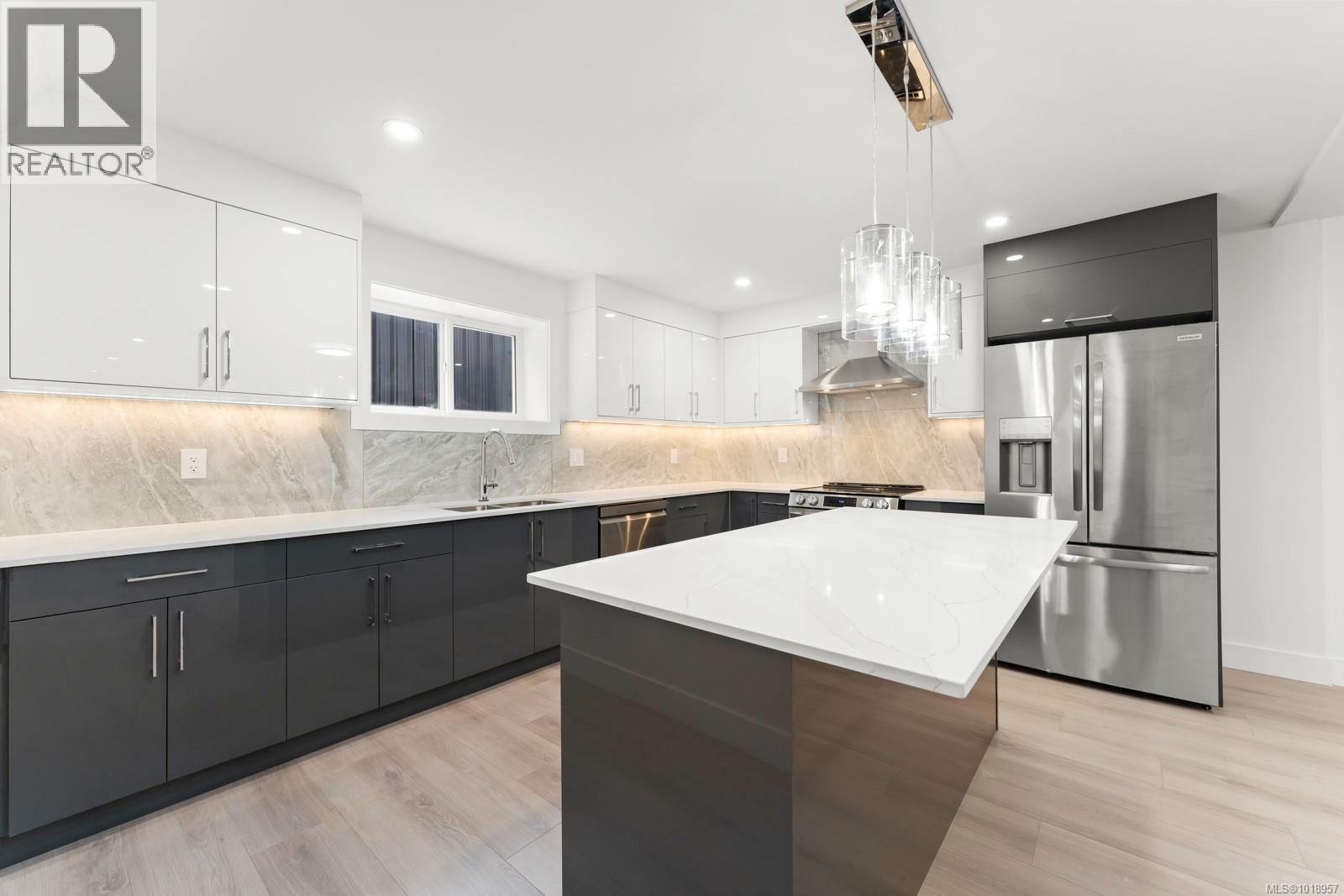  4037 Lakehill Place, Saanich