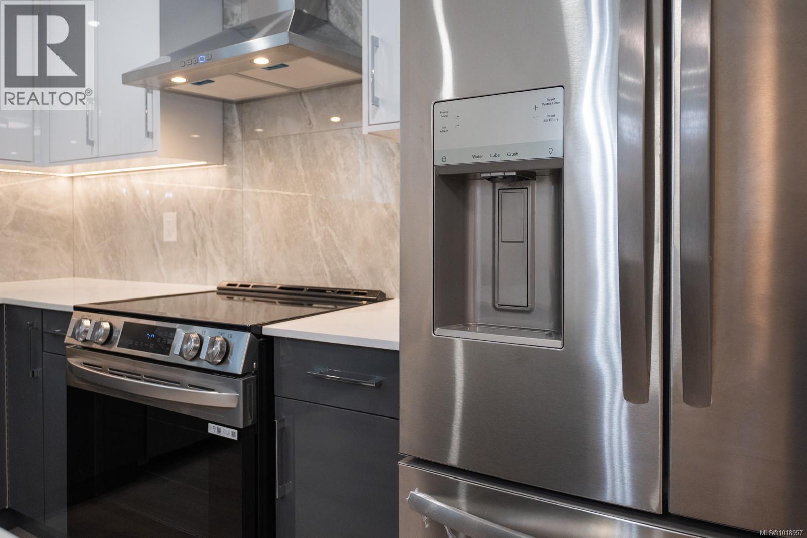  4037 Lakehill Place, Saanich