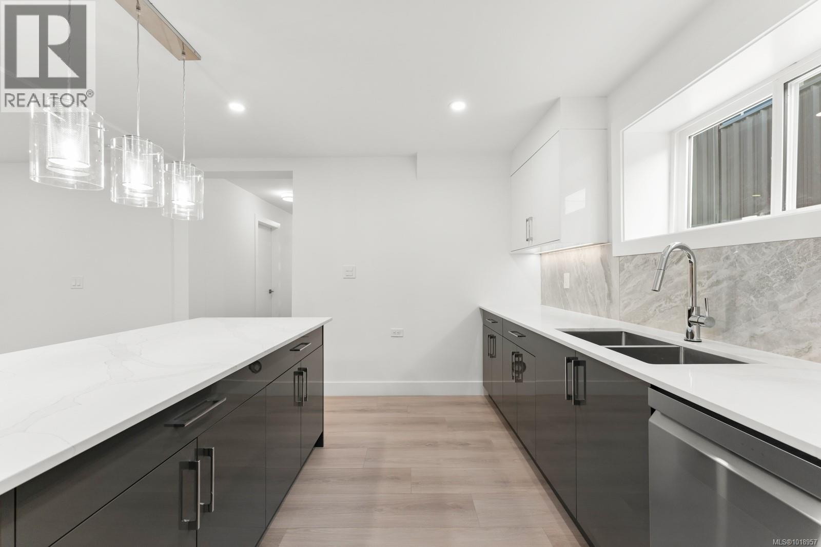  4037 Lakehill Place, Saanich