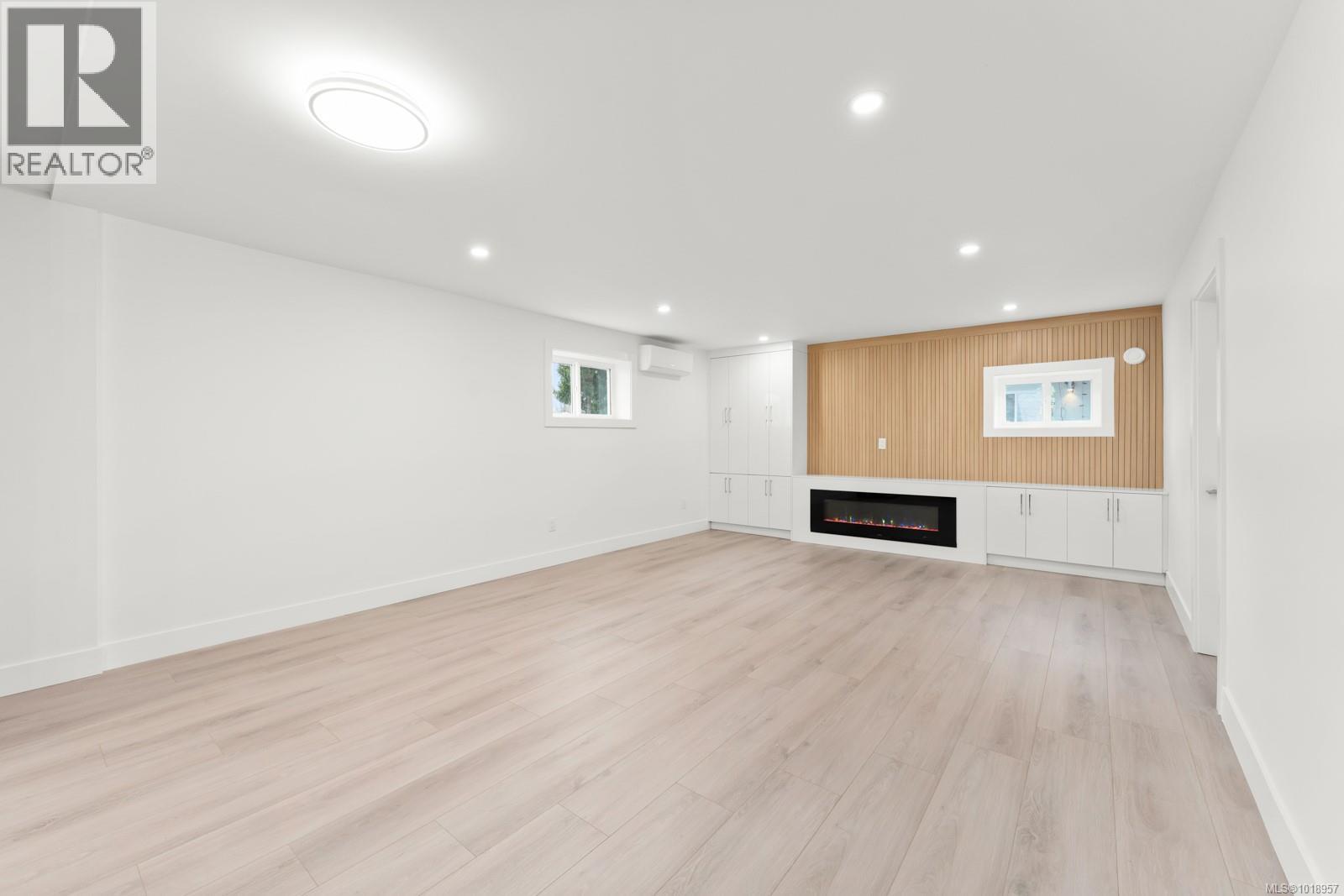  4037 Lakehill Place, Saanich