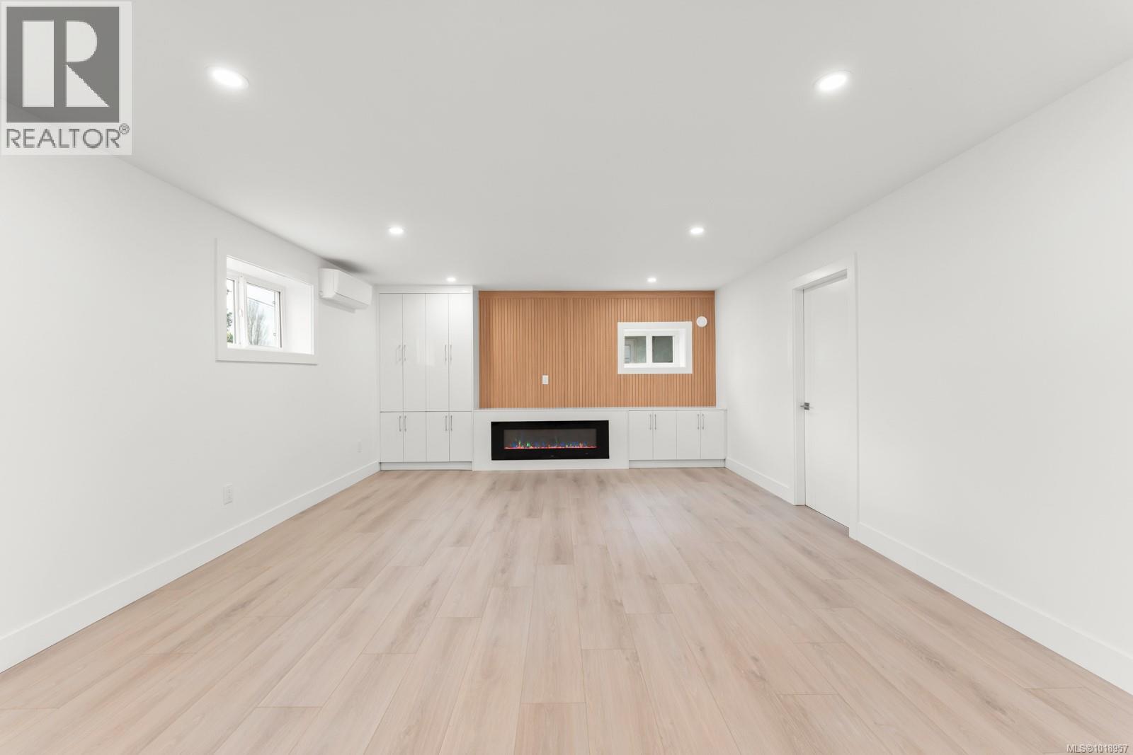  4037 Lakehill Place, Saanich