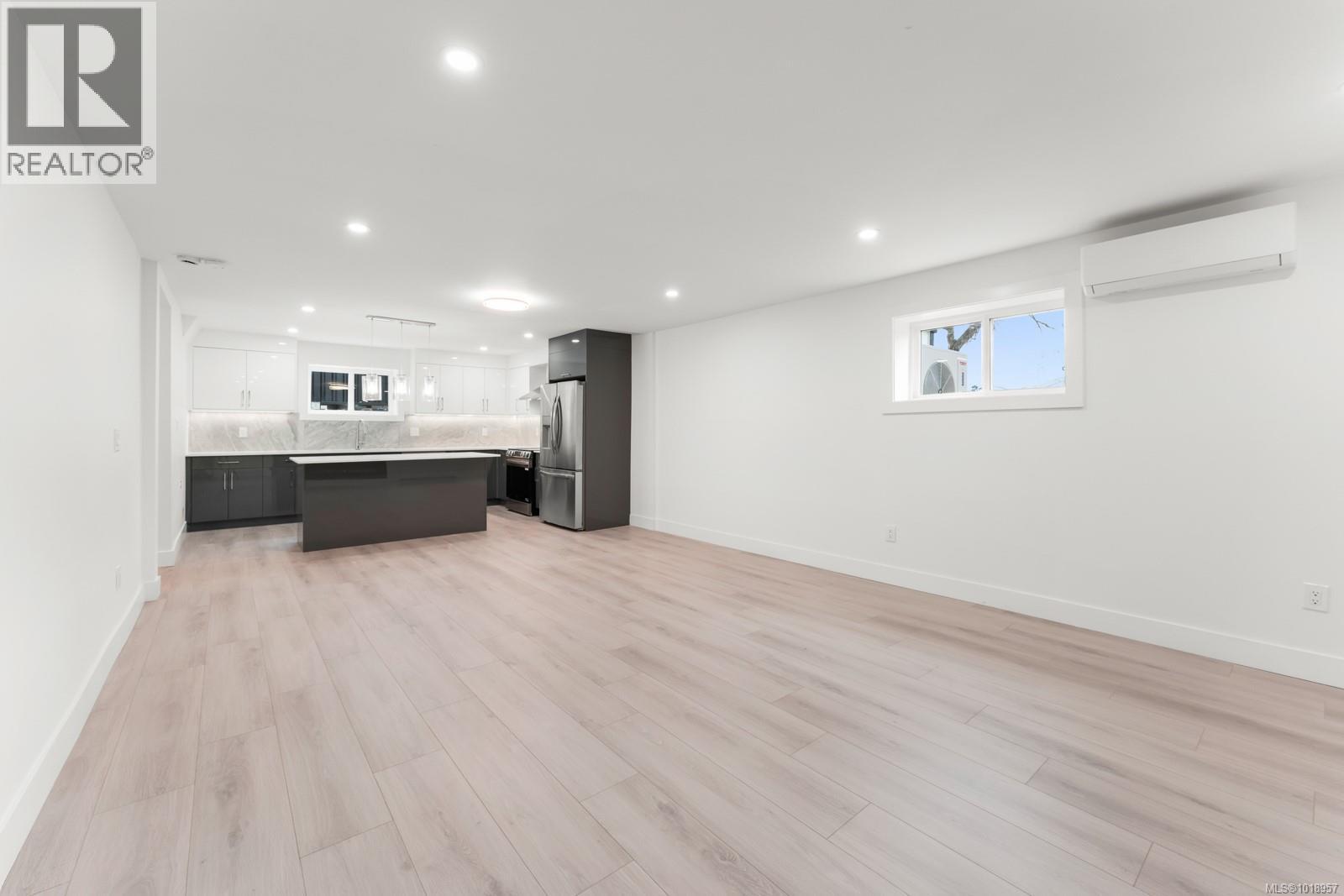  4037 Lakehill Place, Saanich