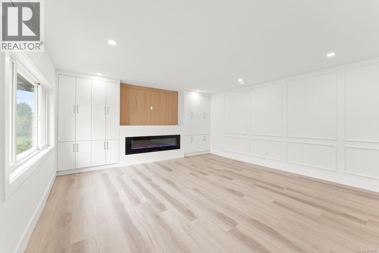  4037 Lakehill Place, Saanich