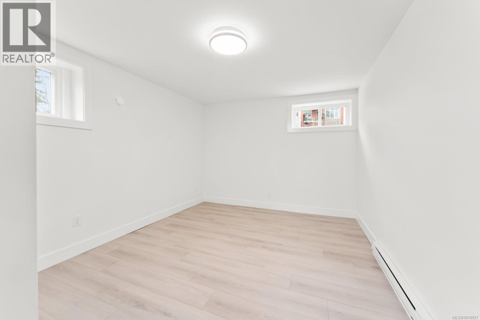  4037 Lakehill Place, Saanich