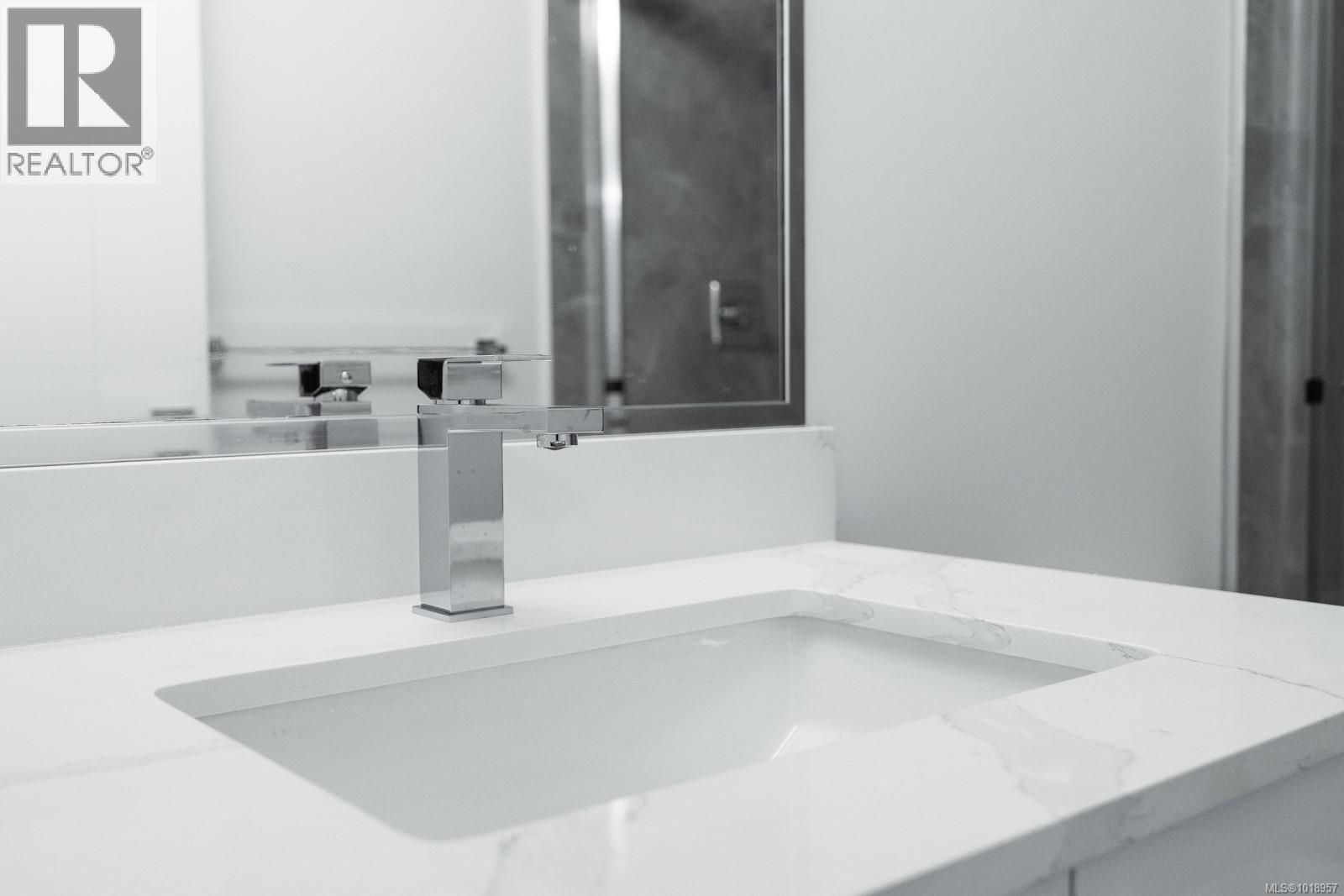  4037 Lakehill Place, Saanich