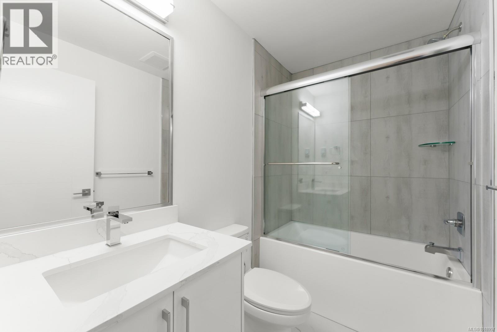  4037 Lakehill Place, Saanich