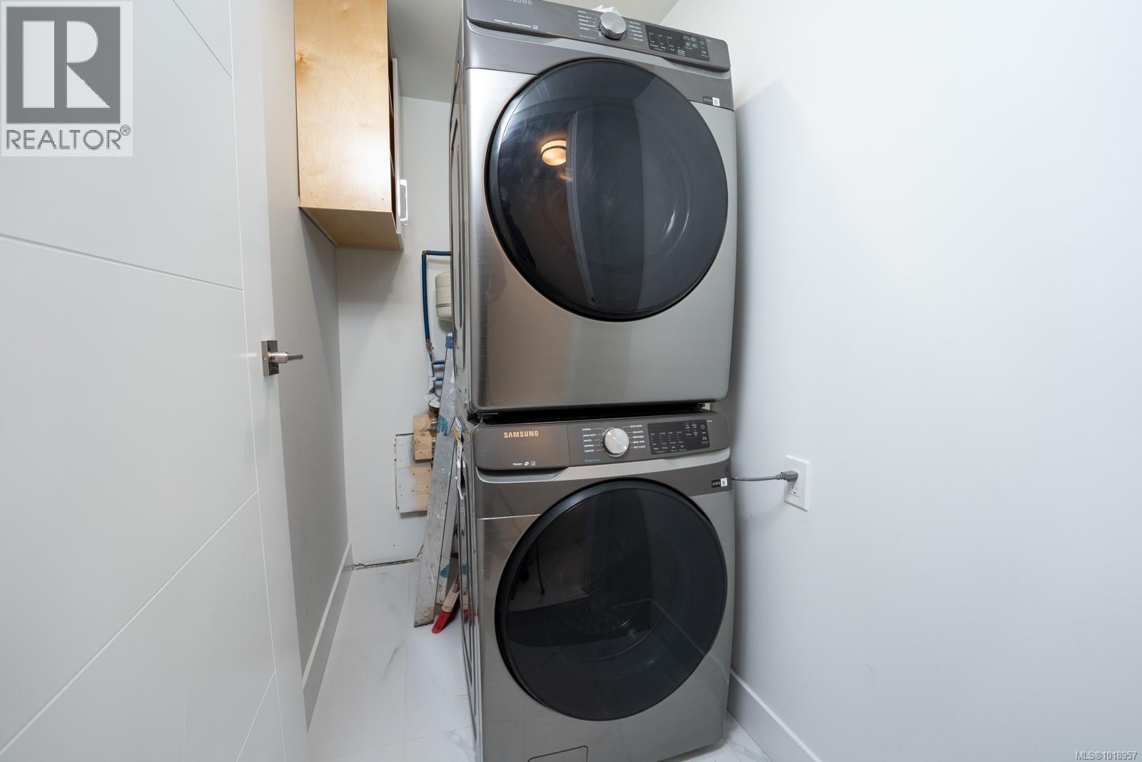  4037 Lakehill Place, Saanich