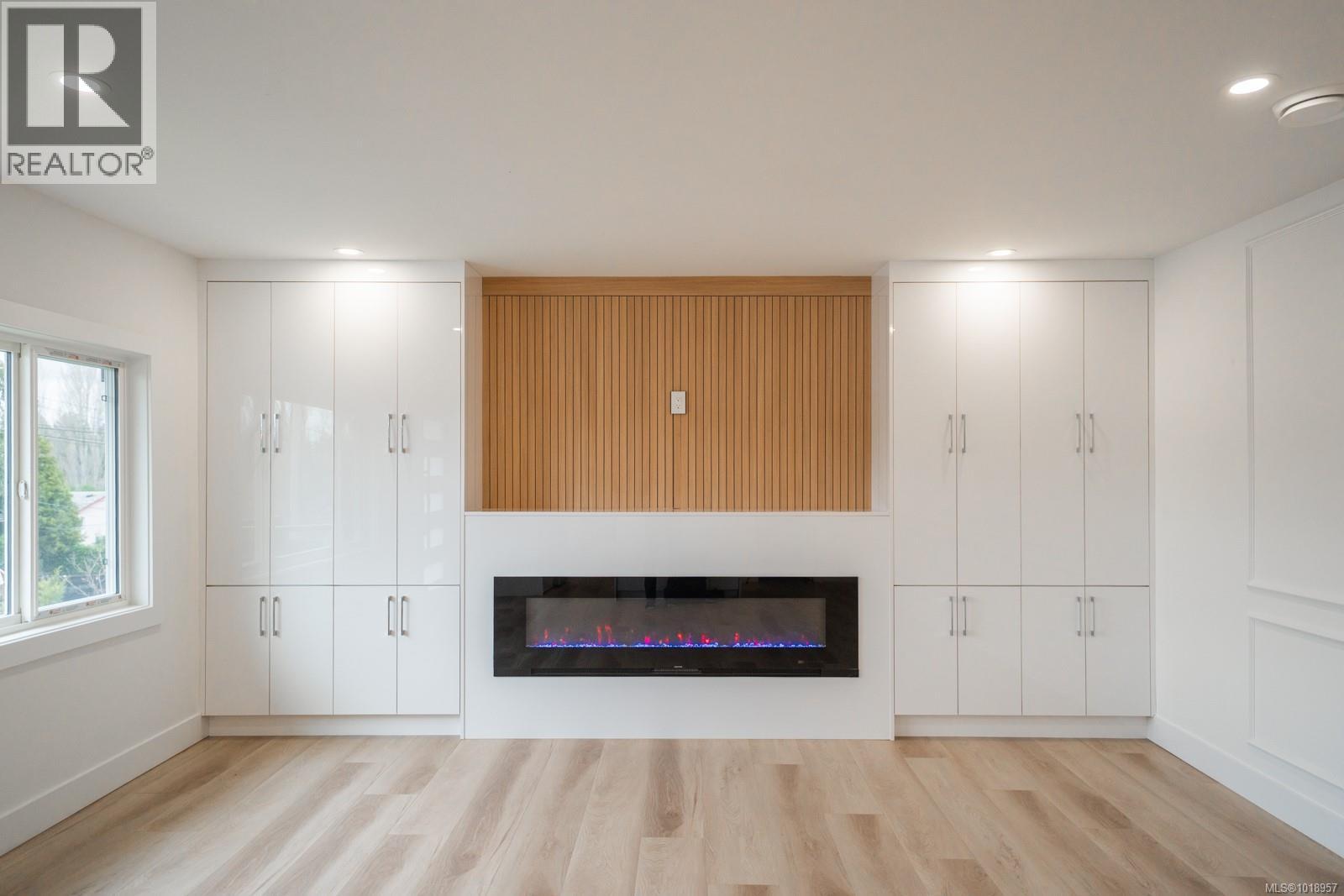  4037 Lakehill Place, Saanich