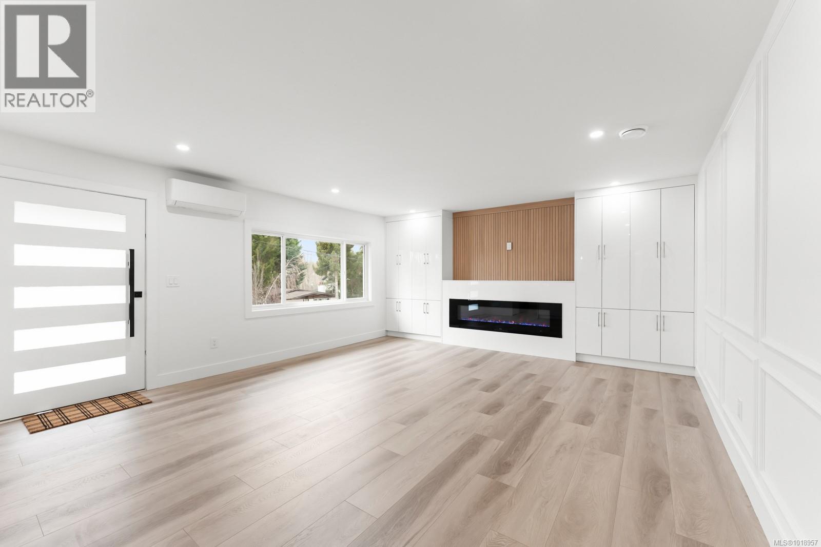  4037 Lakehill Place, Saanich