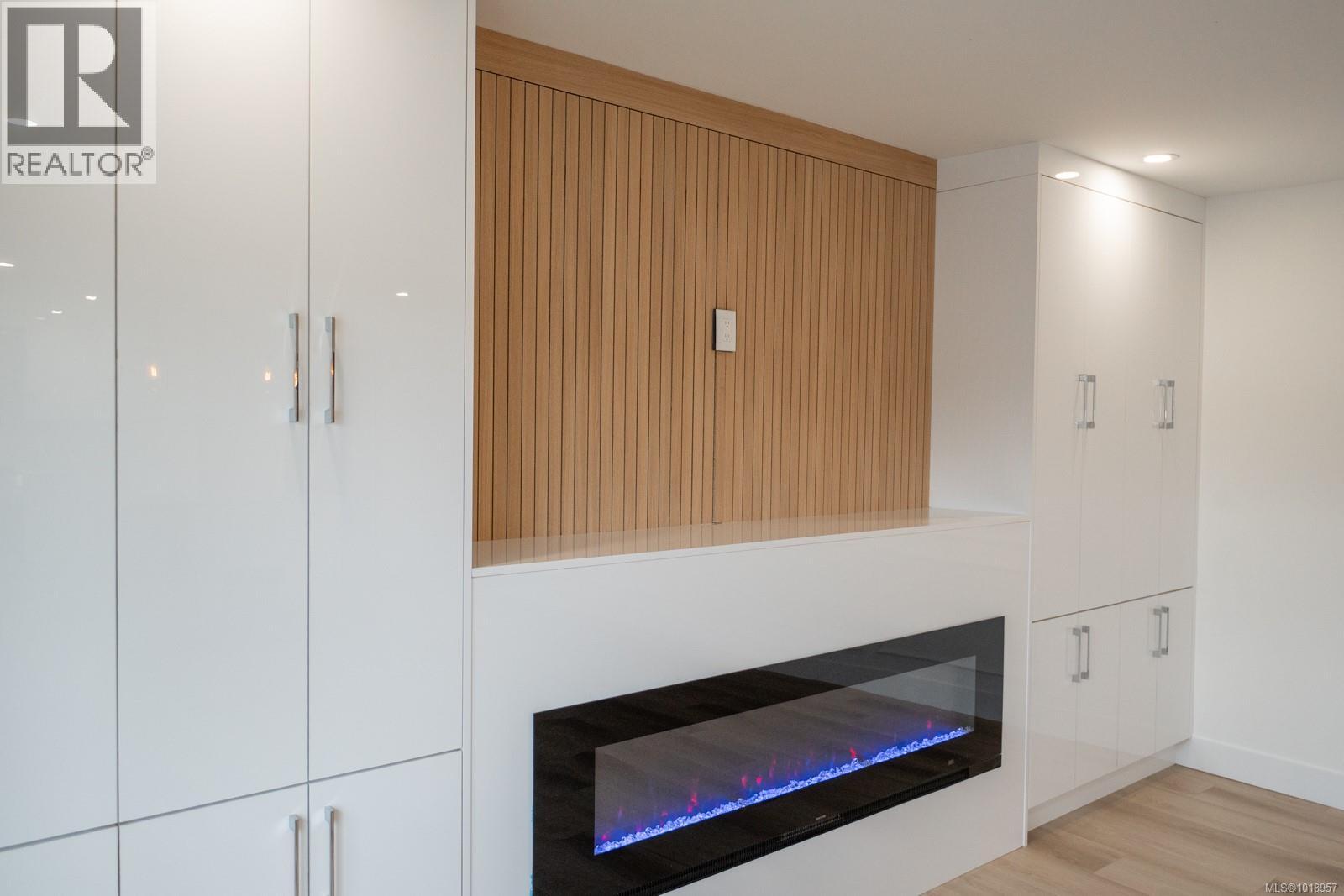  4037 Lakehill Place, Saanich