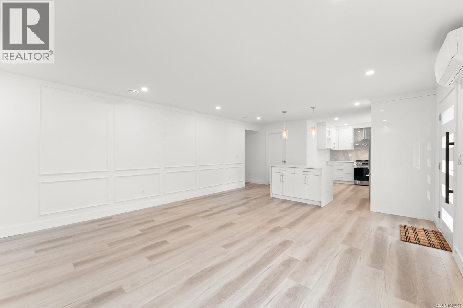  4037 Lakehill Place, Saanich