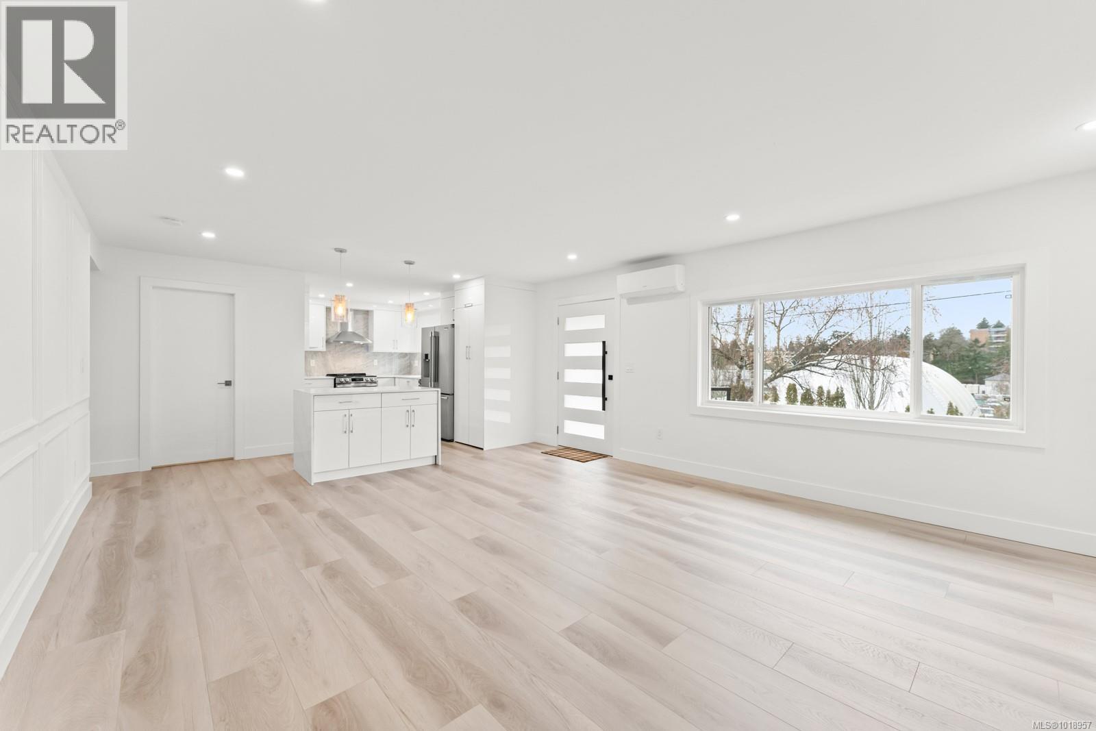  4037 Lakehill Place, Saanich