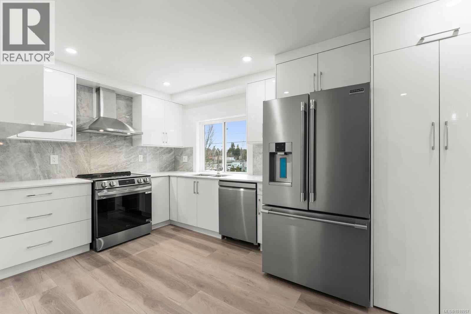  4037 Lakehill Place, Saanich