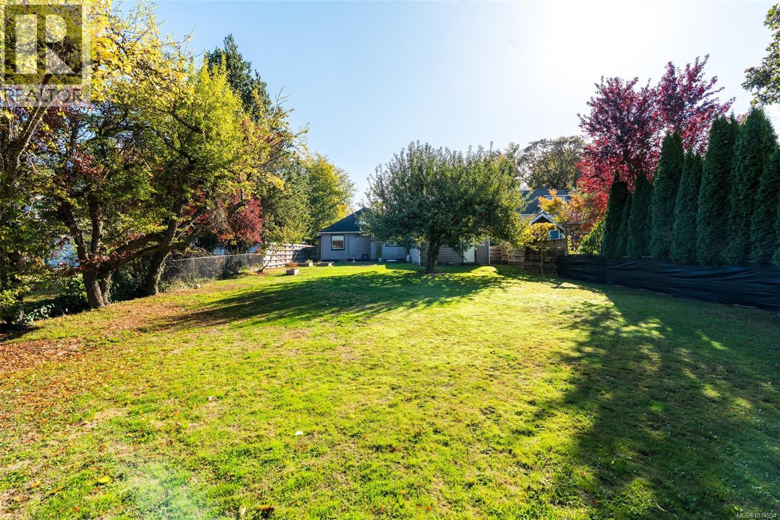  2926 Colquitz Avenue, Saanich