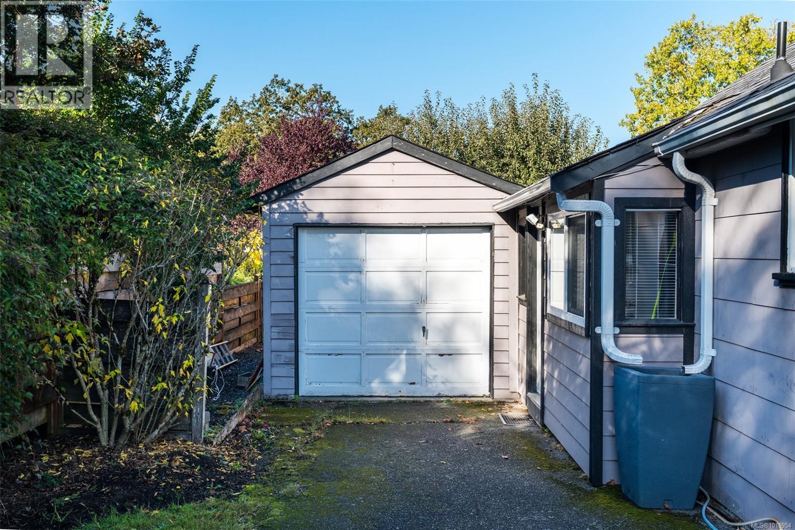  2926 Colquitz Avenue, Saanich