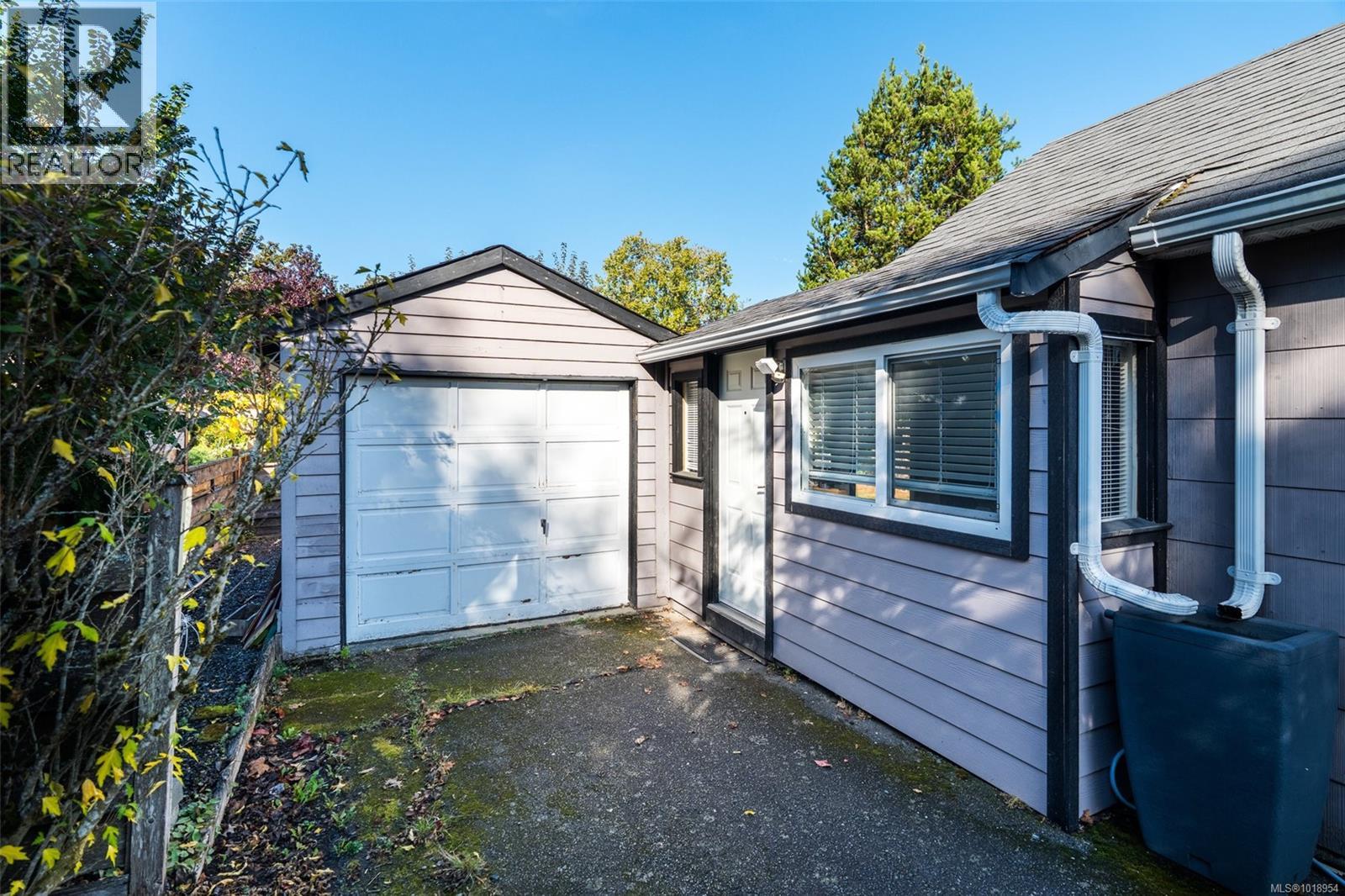  2926 Colquitz Avenue, Saanich