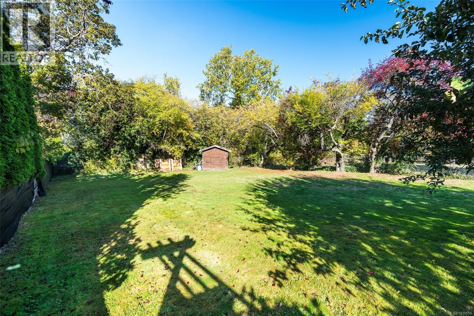  2926 Colquitz Avenue, Saanich