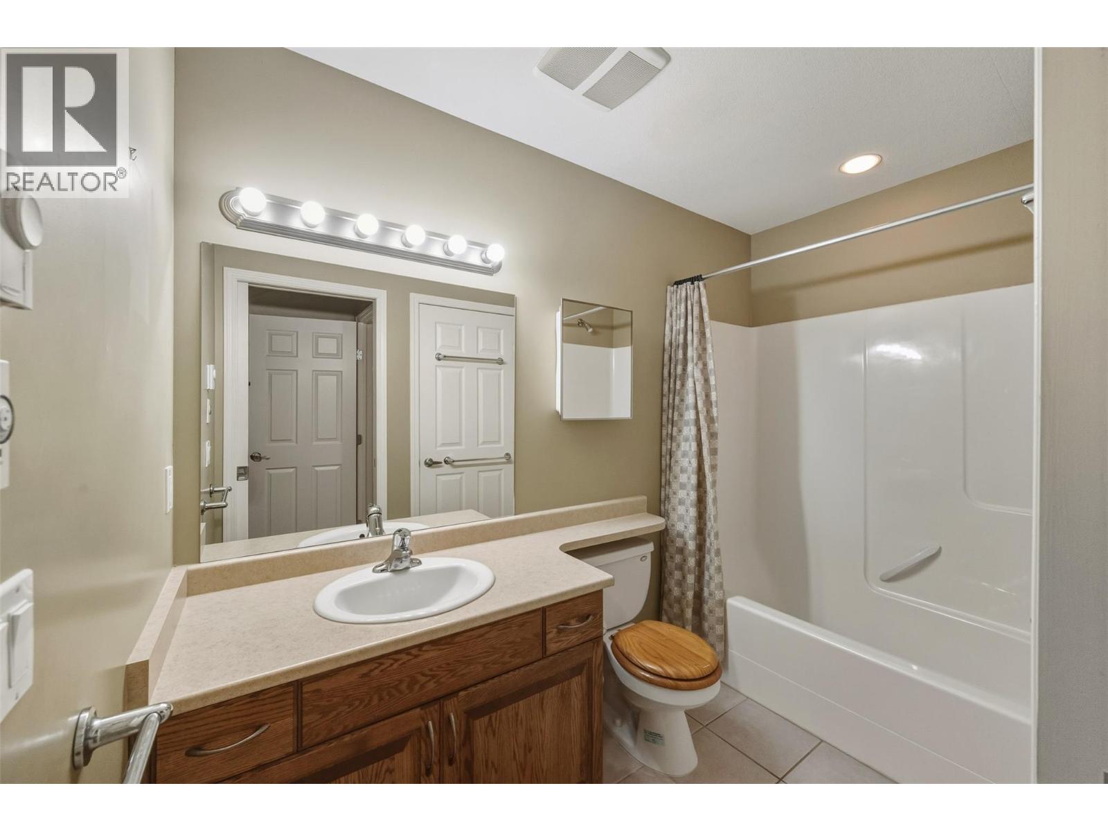 921 Spillway Road Unit# 105A, Oliver