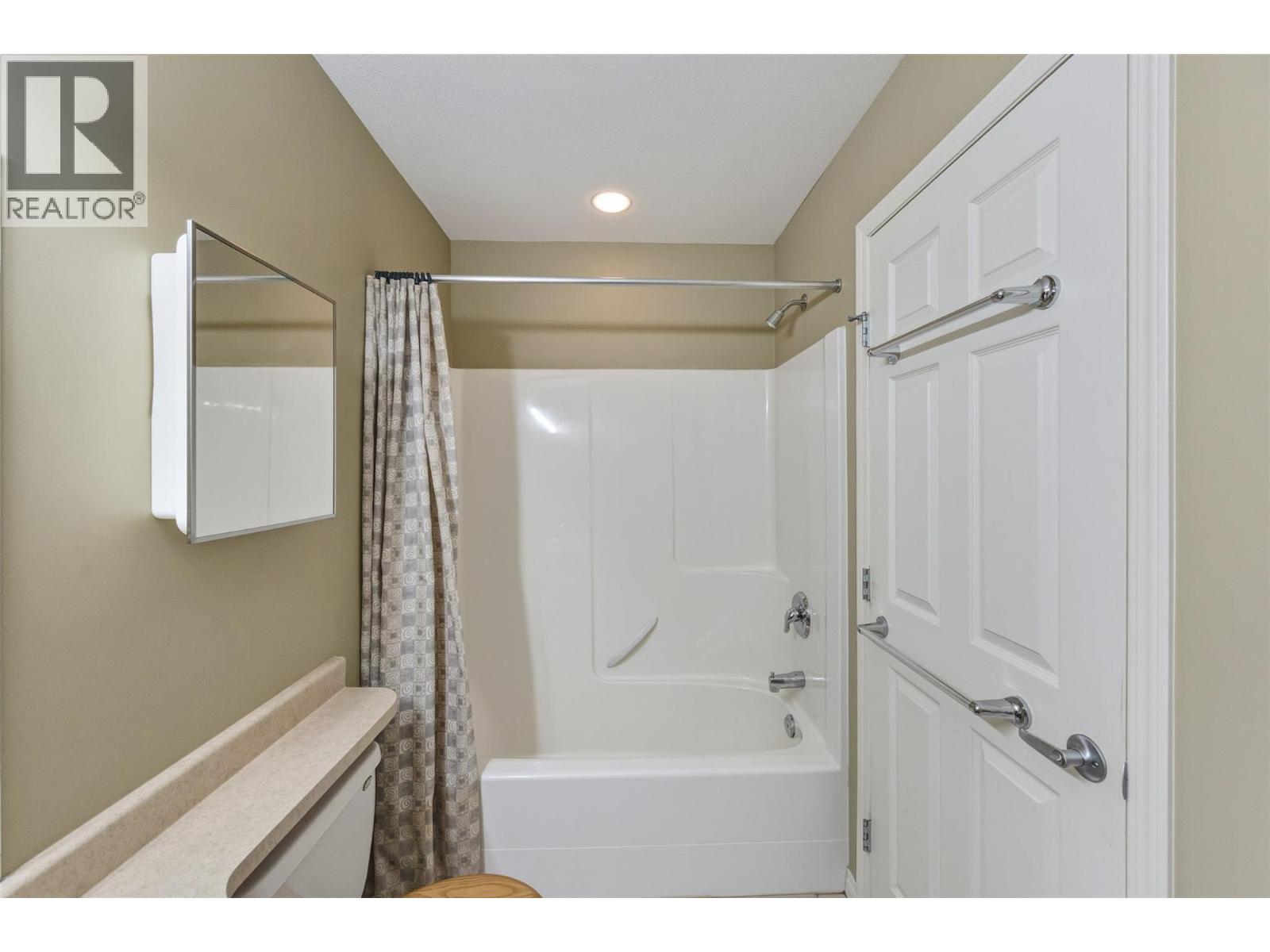 921 Spillway Road Unit# 105A, Oliver