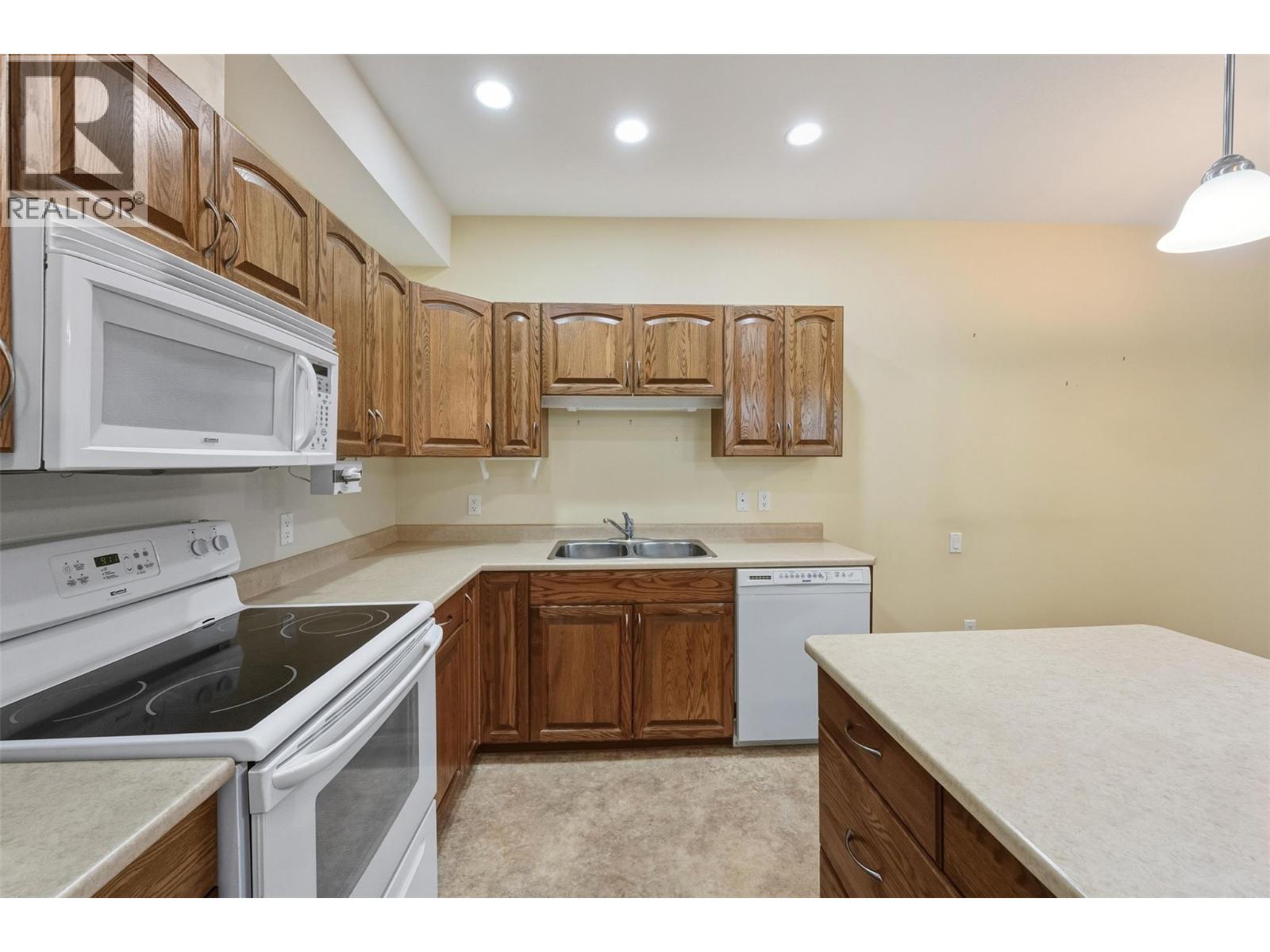 921 Spillway Road Unit# 105A, Oliver