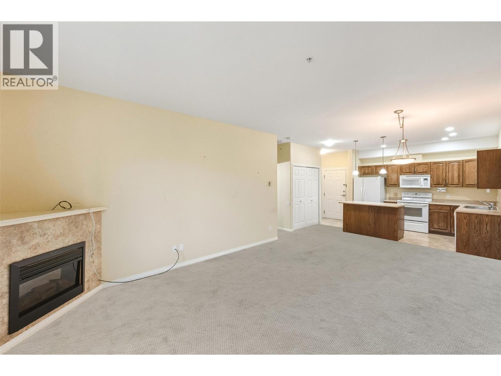 921 Spillway Road Unit# 105A, Oliver