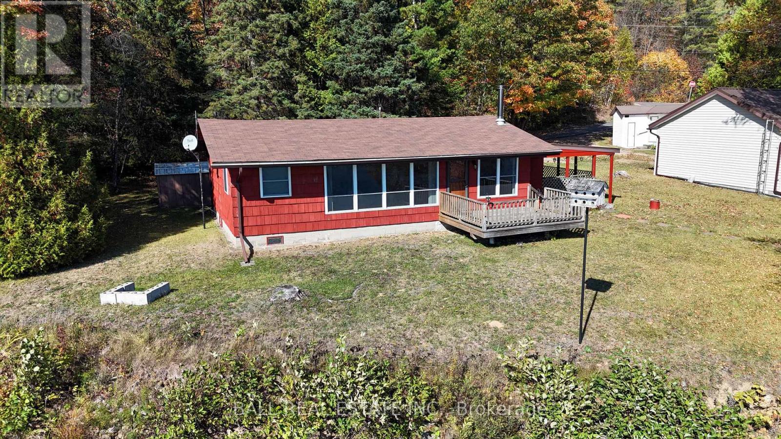 9 RUSSELL CRESCENT - 1