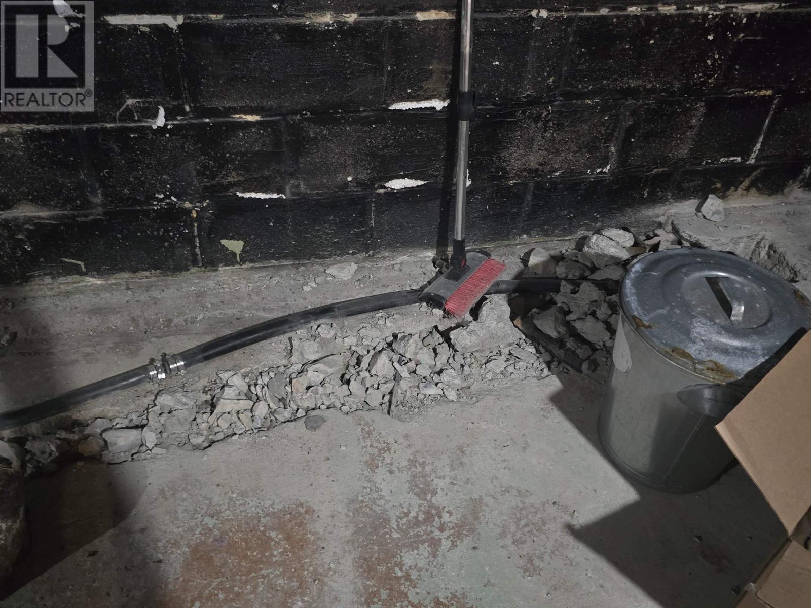 Property 28 of 35 of 19 River Road