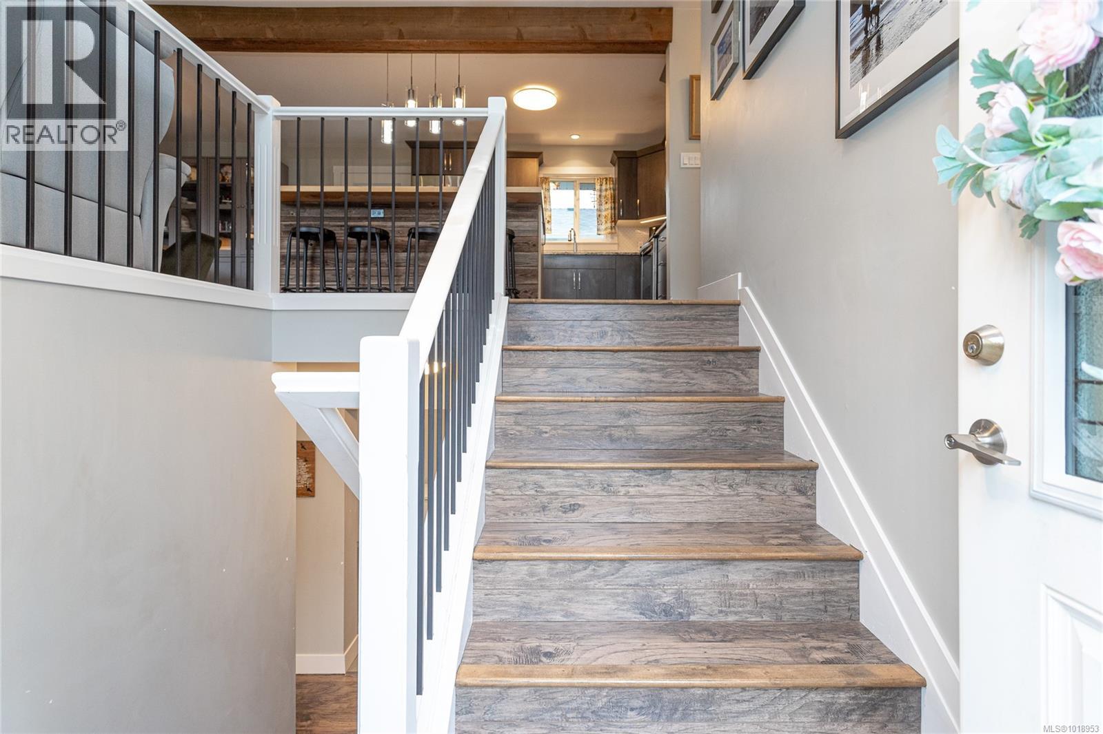 1597 Herd Rd, Duncan