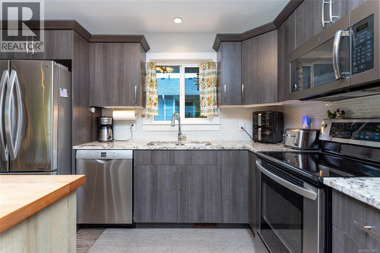 1597 Herd Rd, Duncan