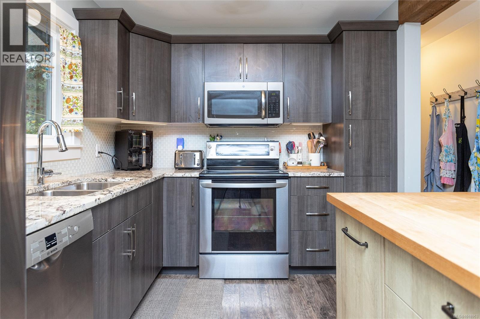 1597 Herd Rd, Duncan