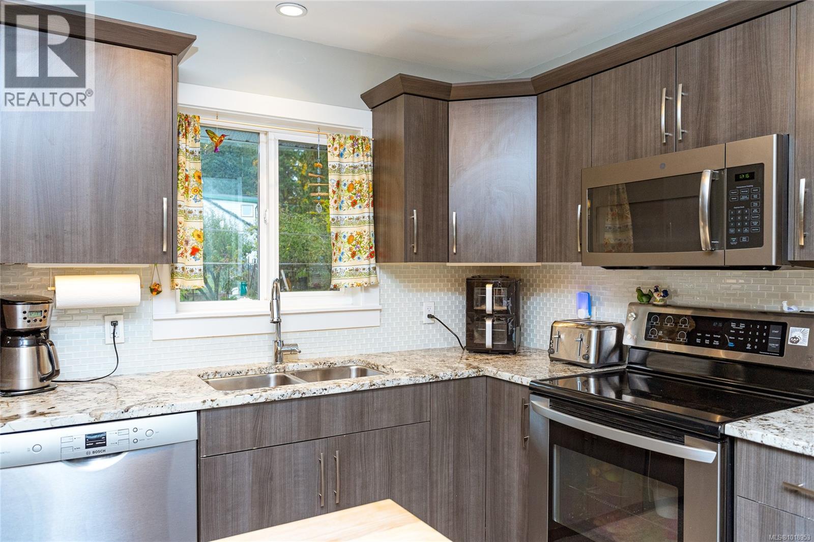 1597 Herd Rd, Duncan