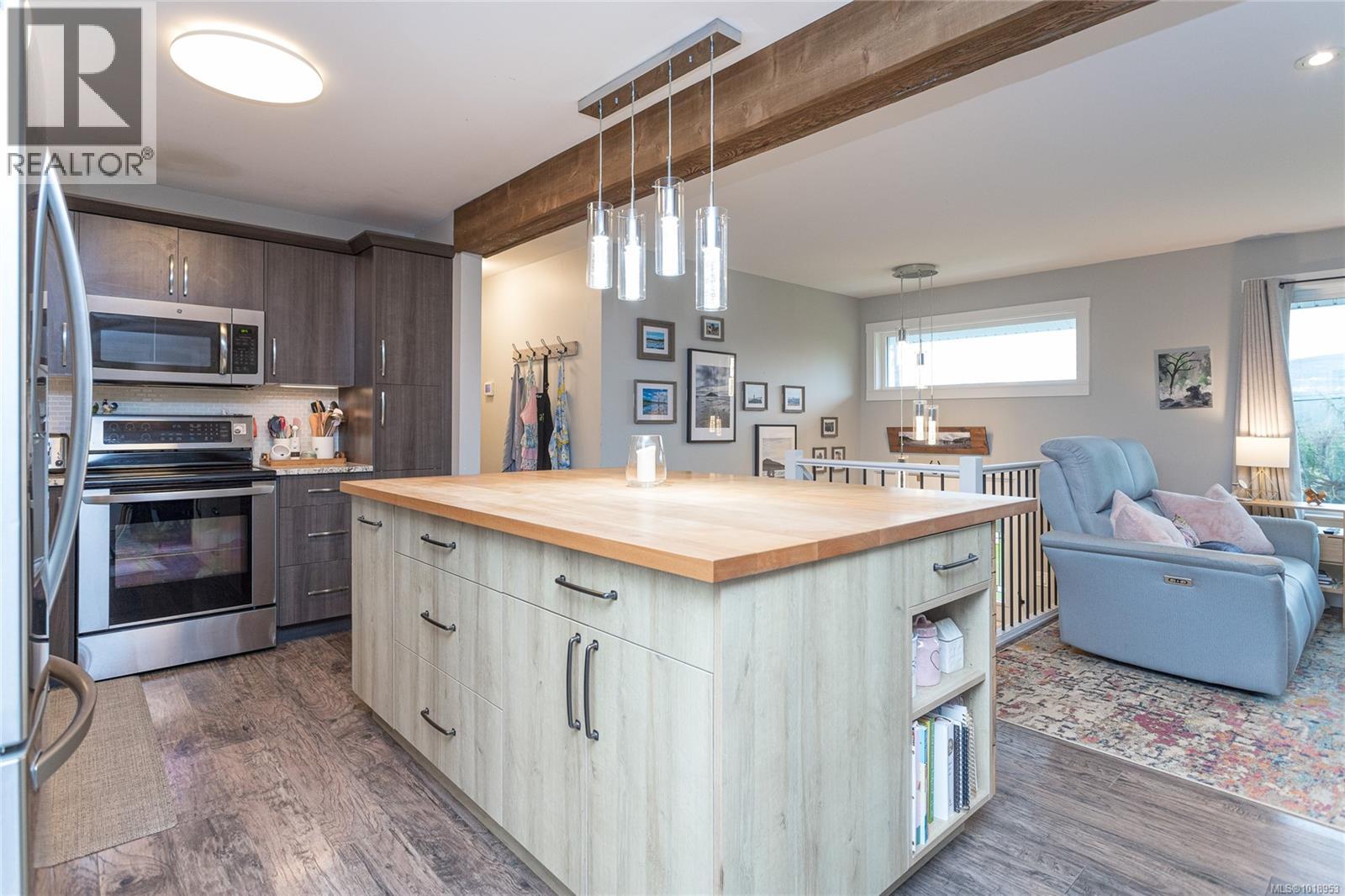 1597 Herd Rd, Duncan