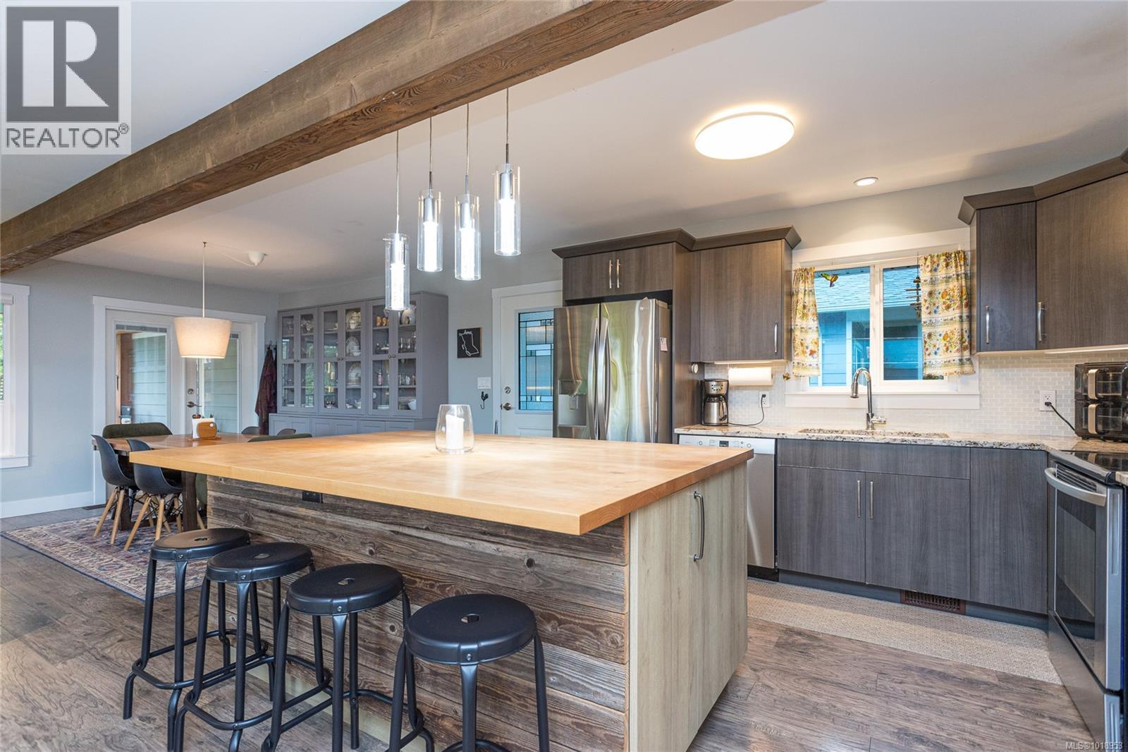 1597 Herd Rd, Duncan