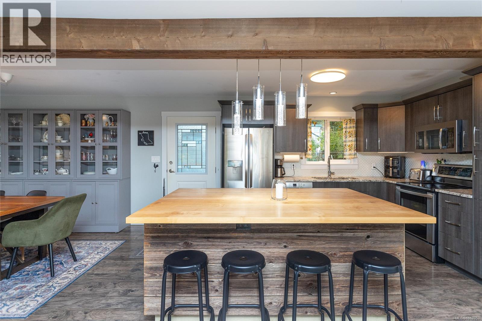 1597 Herd Rd, Duncan