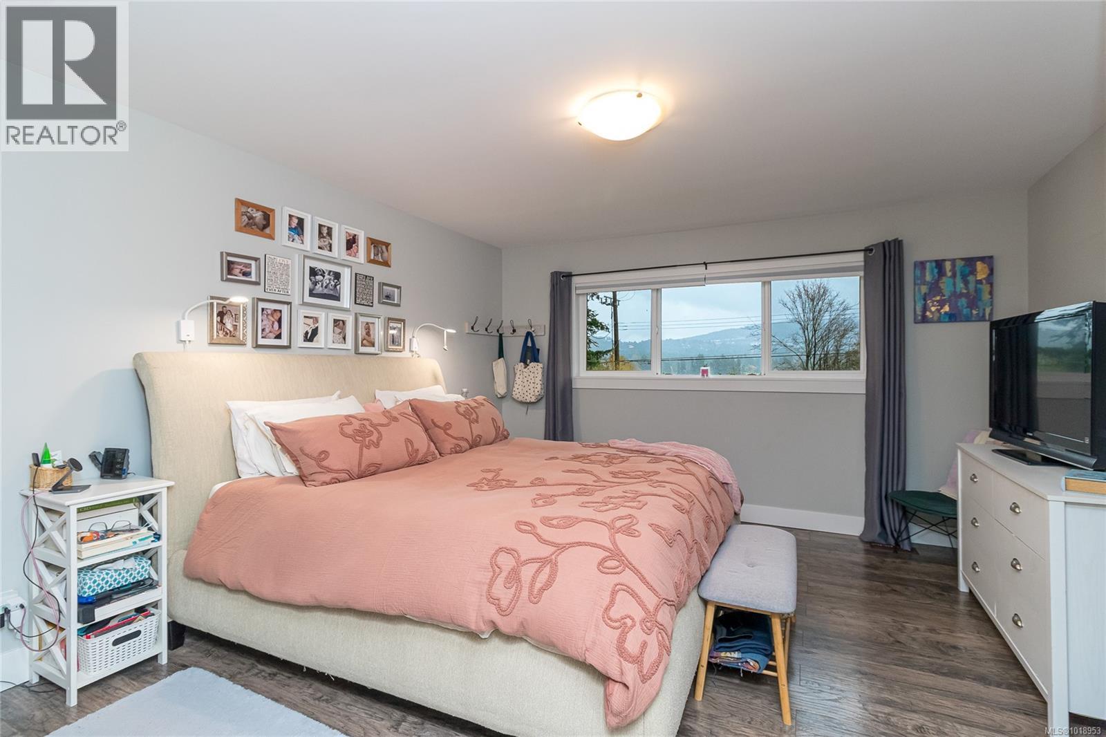 1597 Herd Rd, Duncan