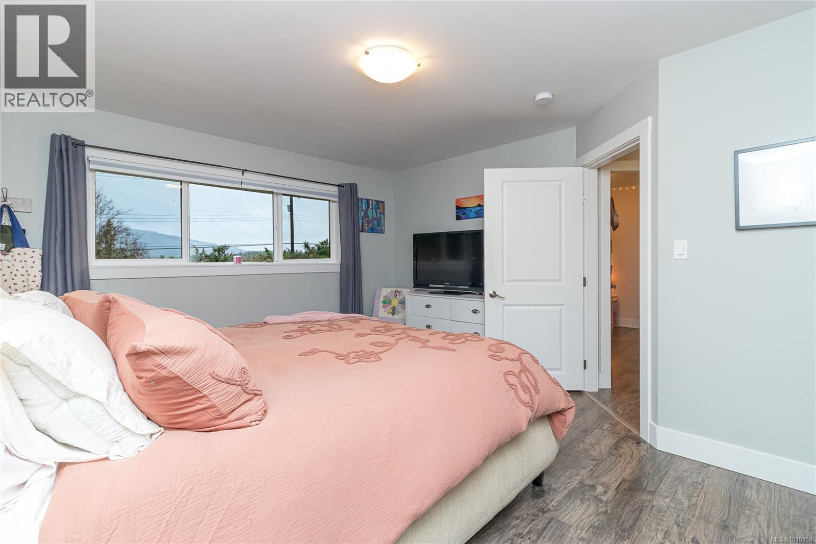 1597 Herd Rd, Duncan