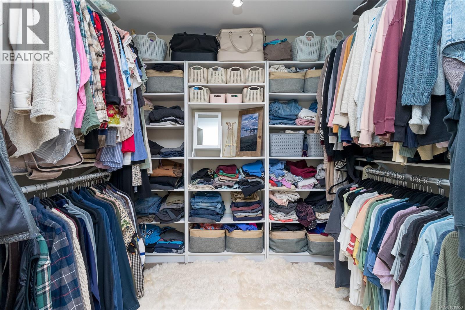 1597 Herd Rd, Duncan