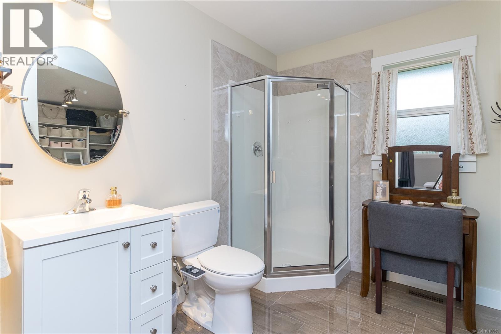 1597 Herd Rd, Duncan