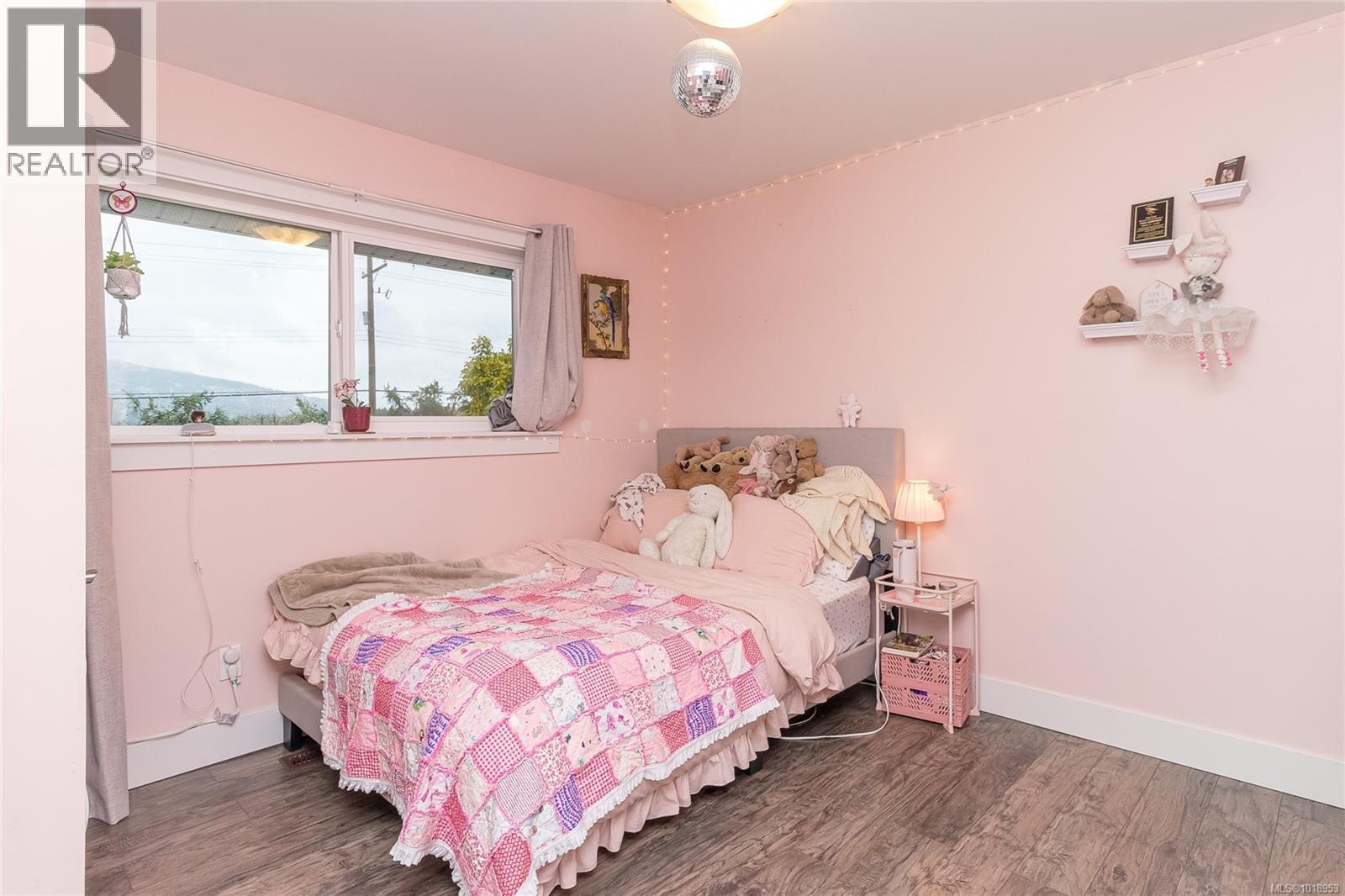 1597 Herd Rd, Duncan