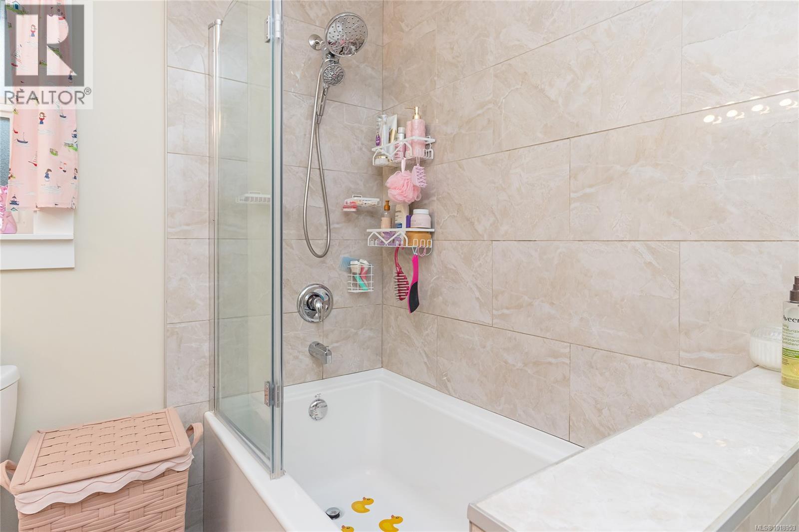 1597 Herd Rd, Duncan