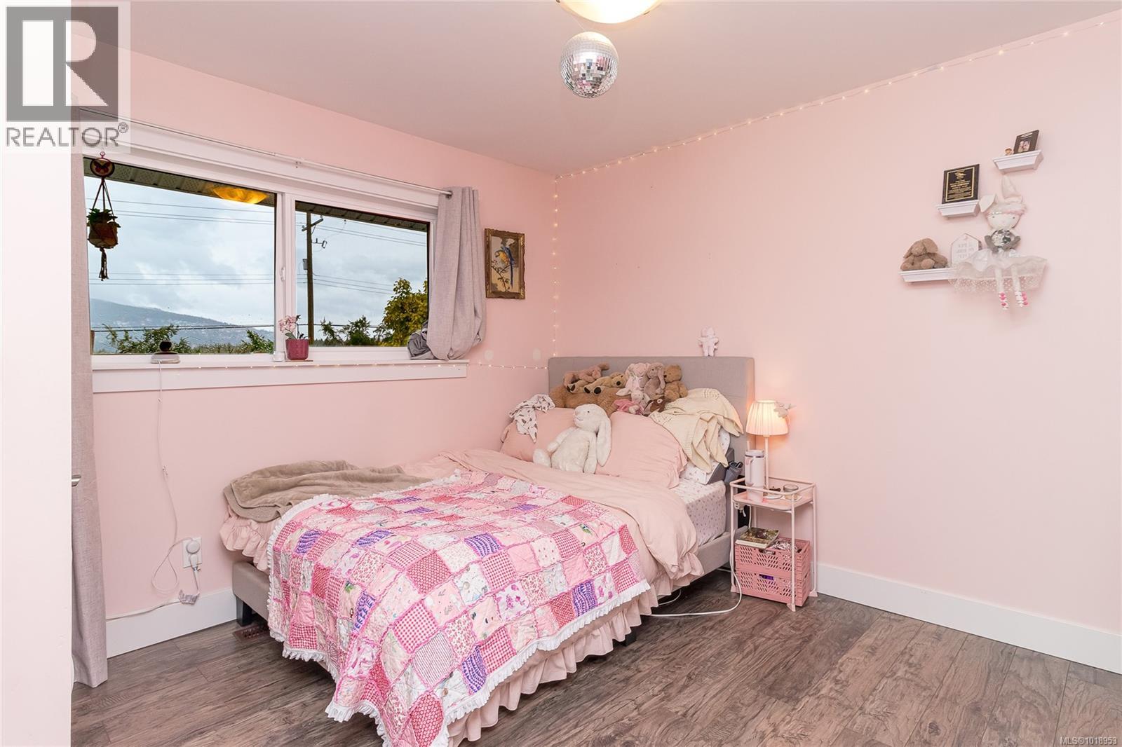 1597 Herd Rd, Duncan