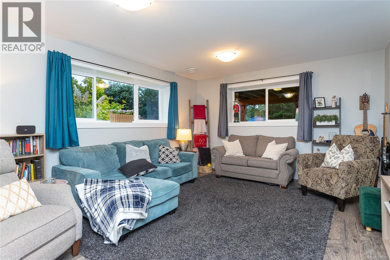 1597 Herd Rd, Duncan