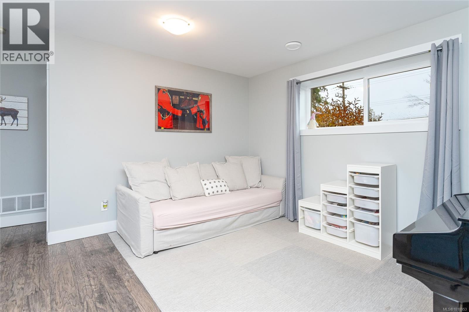 1597 Herd Rd, Duncan