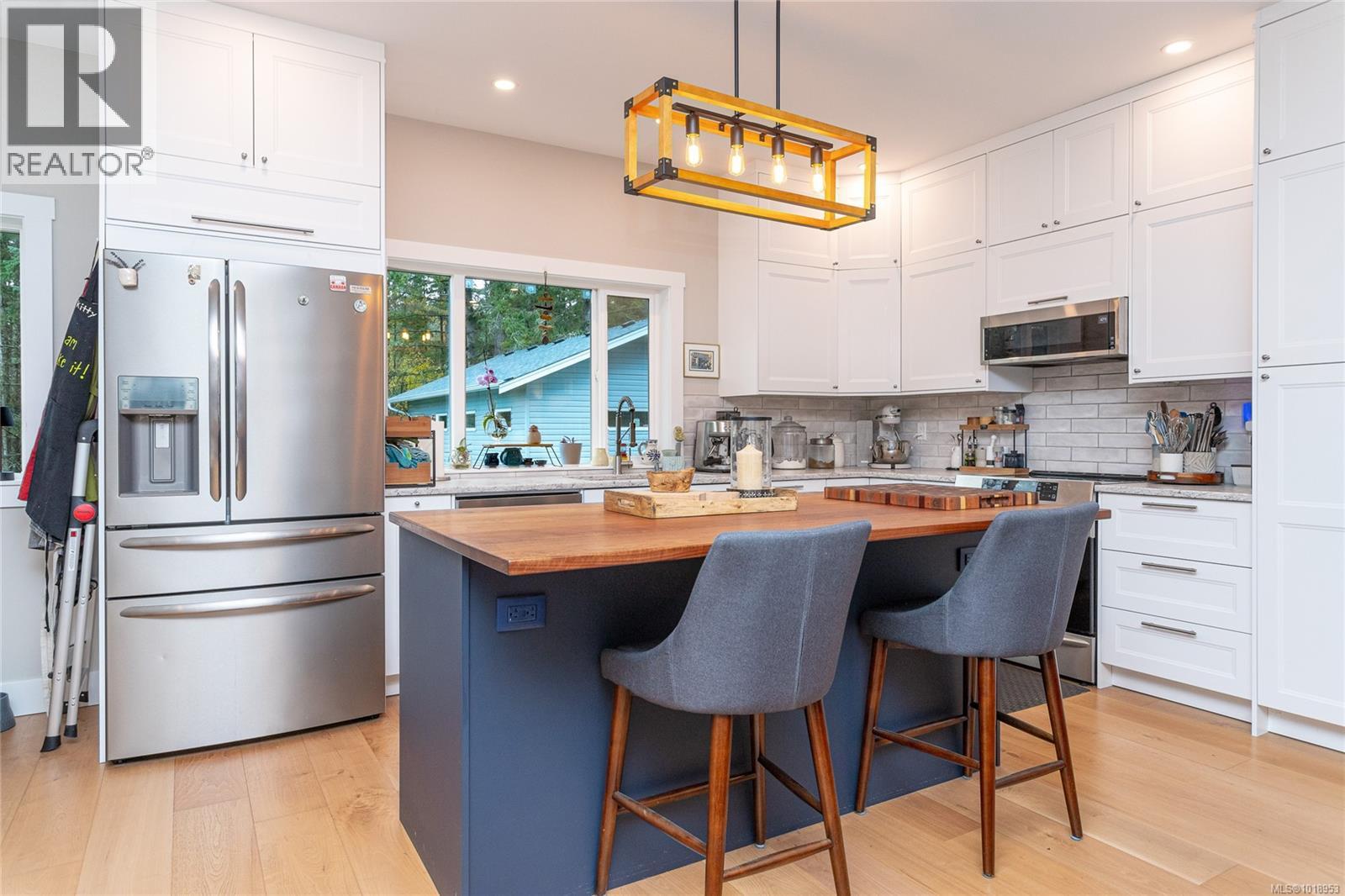 1597 Herd Rd, Duncan