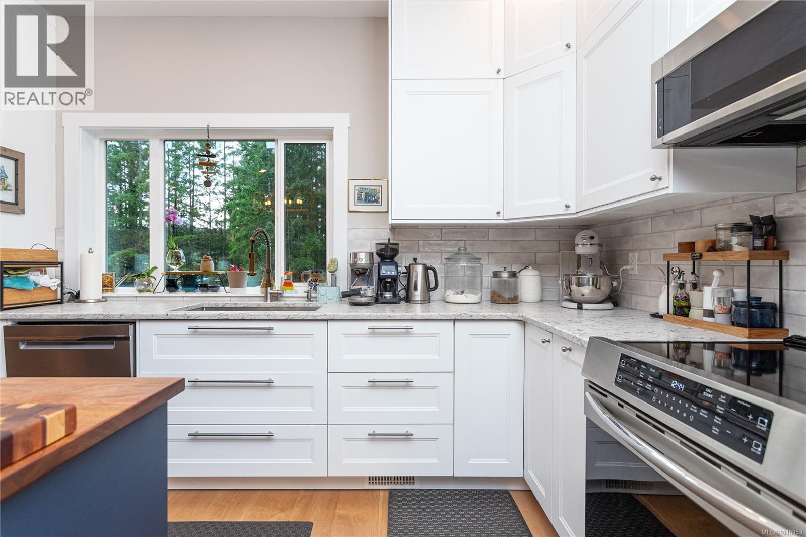 1597 Herd Rd, Duncan