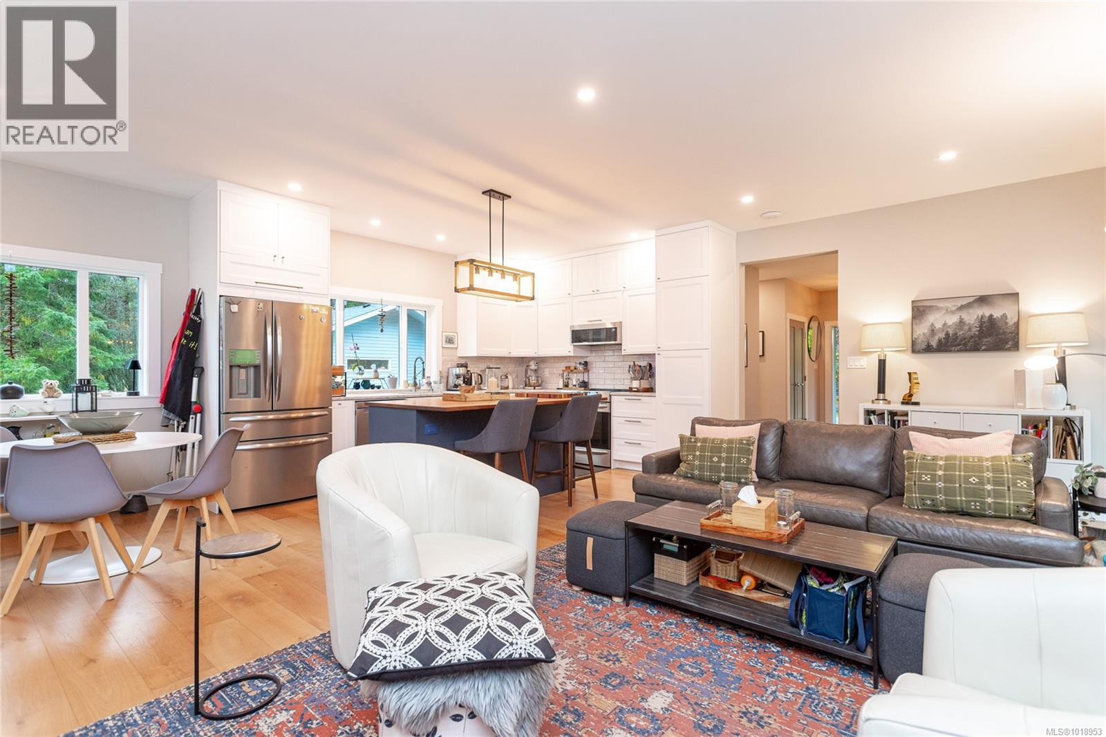 1597 Herd Rd, Duncan