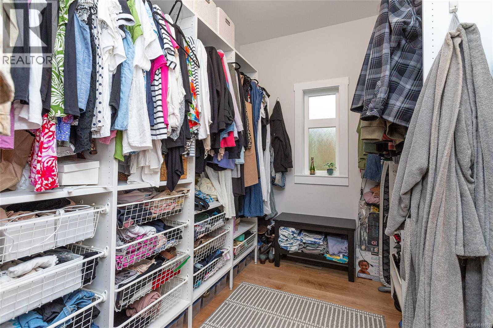 1597 Herd Rd, Duncan