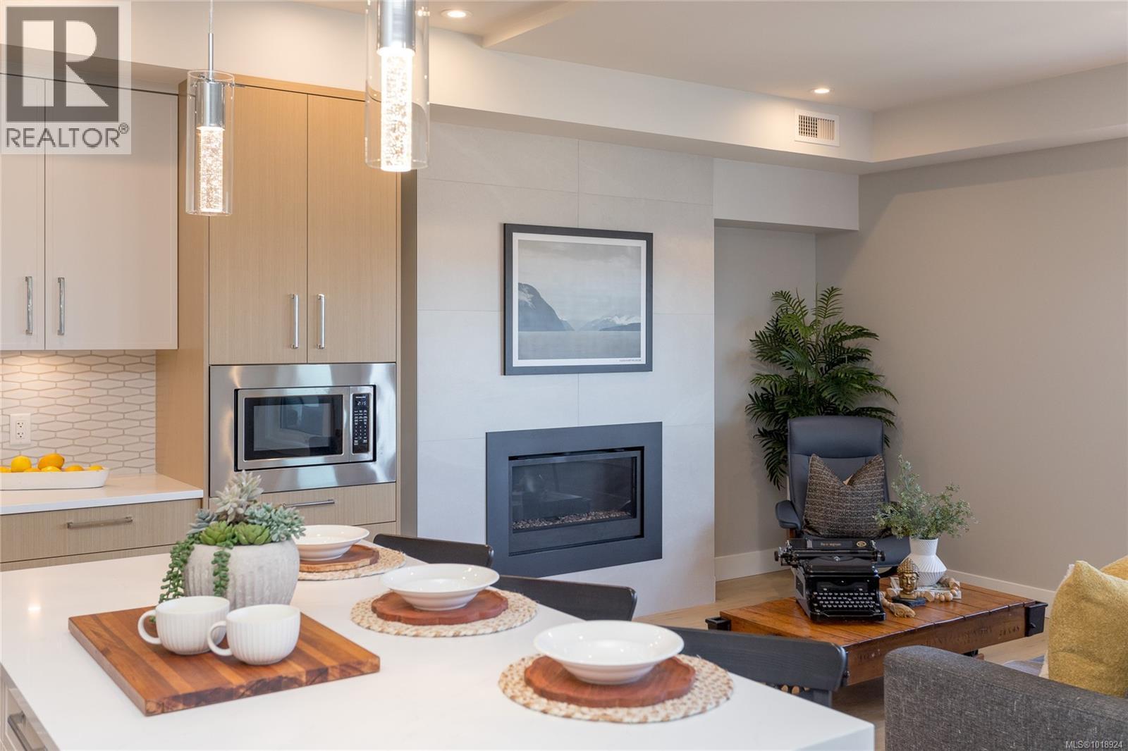 305 9818 Fourth Street, Sidney